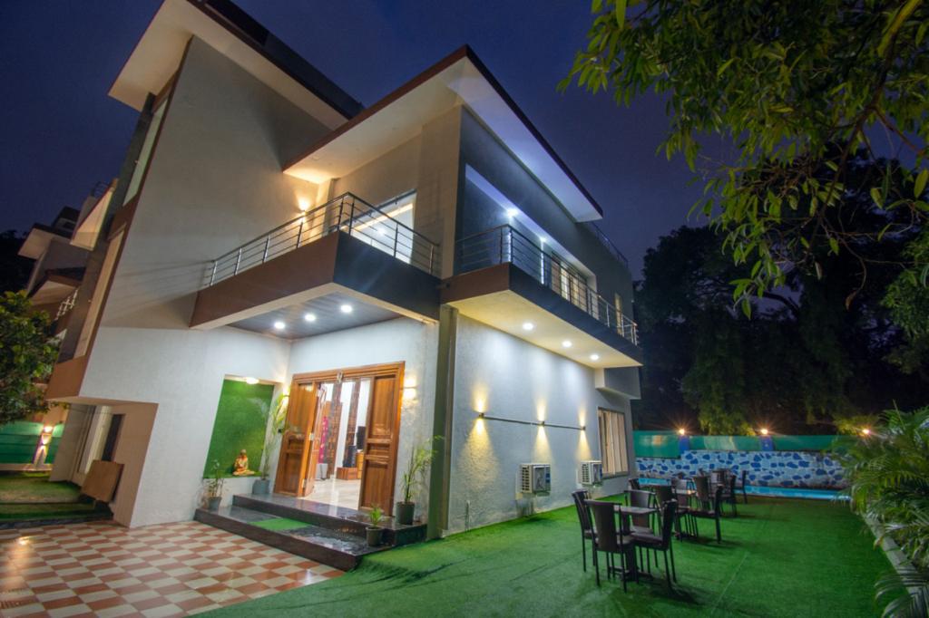 #GLEEKEYFARMHOUSE-2408